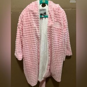 Gently used Bathrobe Wynn Home Collection Size 4 - Pink - super soft & luxurious